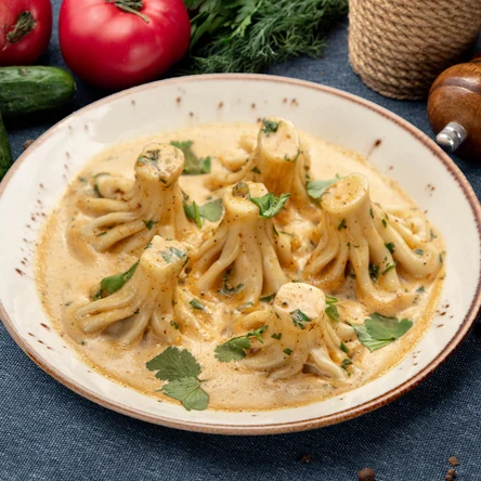 Мини хинкали в перечно-сливочном соусе